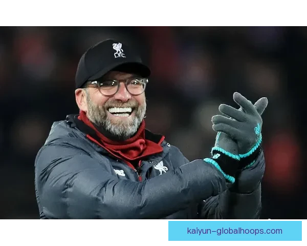 穆里尼奥与克洛普在战术博弈中展现出不同风格，备受关注的对决再度上演。